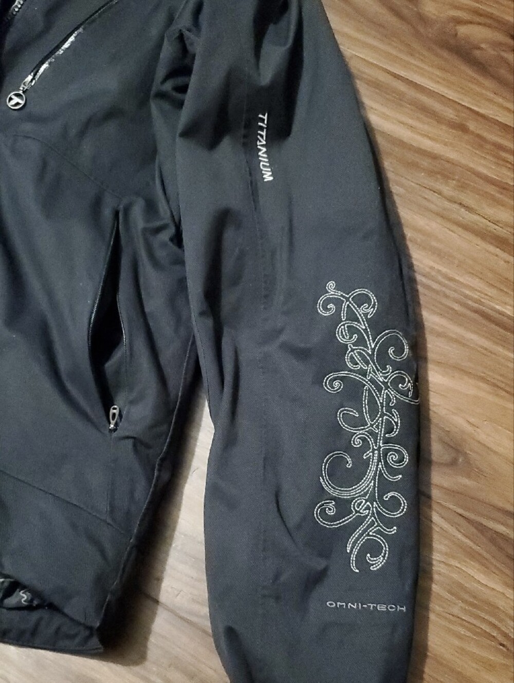 Columbia Vintage Titanium Omni-Tech Black Hooded Ski Jacket with Sleeve Accent - Picture 5 of 16